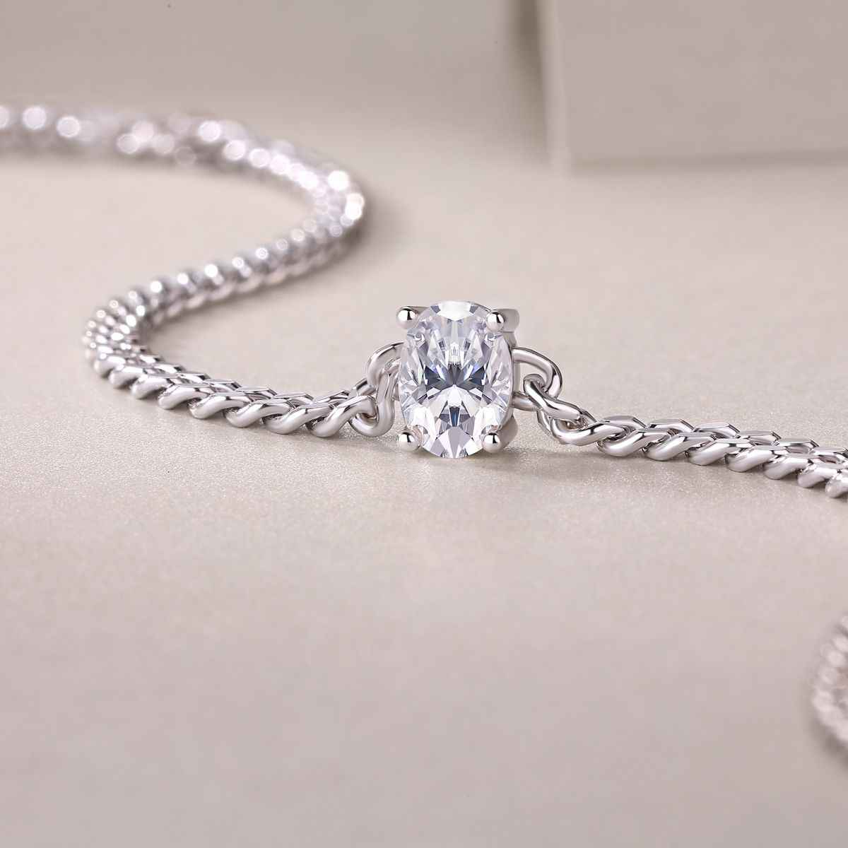 Breakthrough - A fashionable jewelry bracelet set with Moissanite S925 sterling silver and platinum-plated diamonds, a luxurious silver accessory