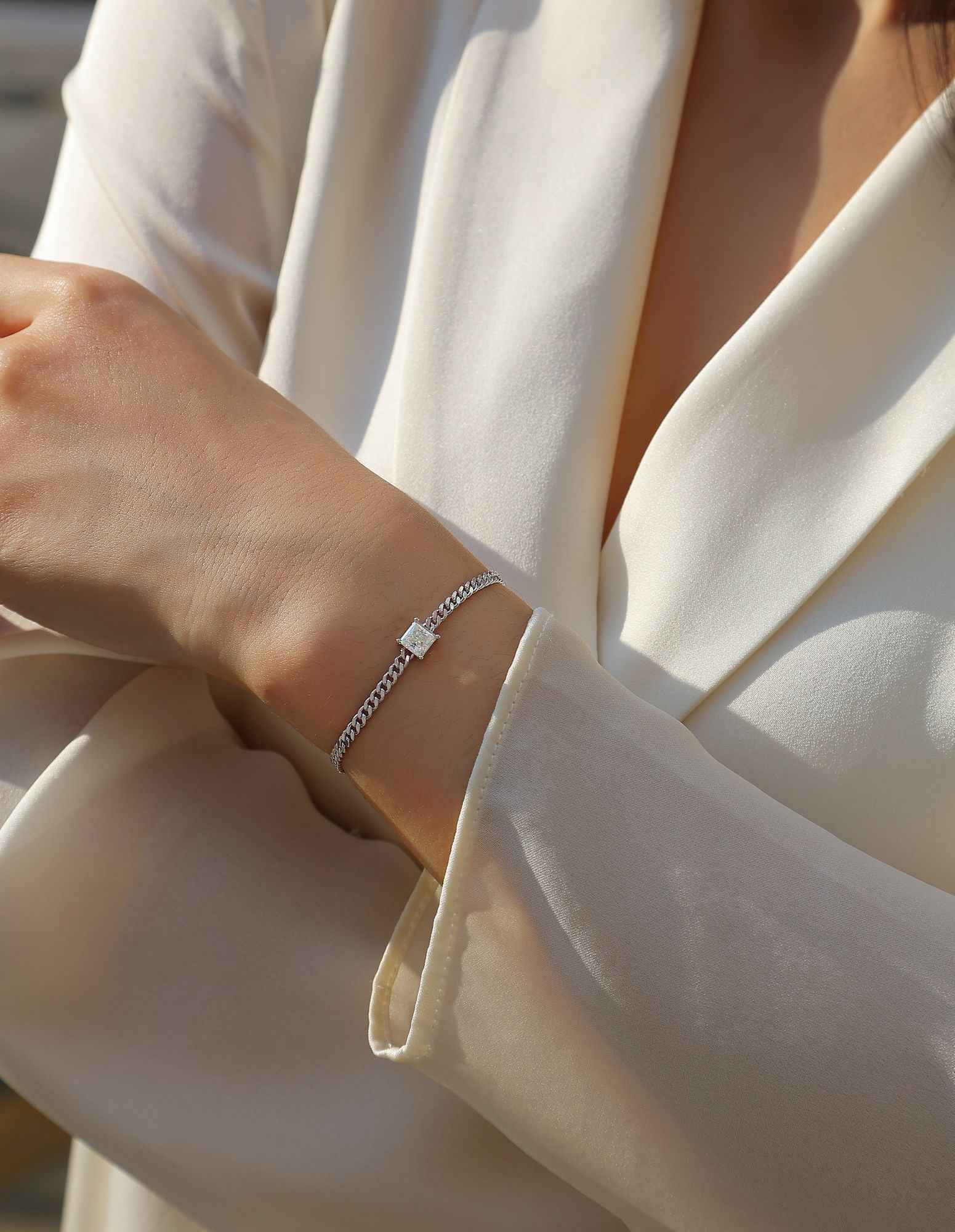 Resolute - A fashionable jewelry bracelet set with Moissanite S925 sterling silver and platinum-plated diamonds, a luxurious silver accessory