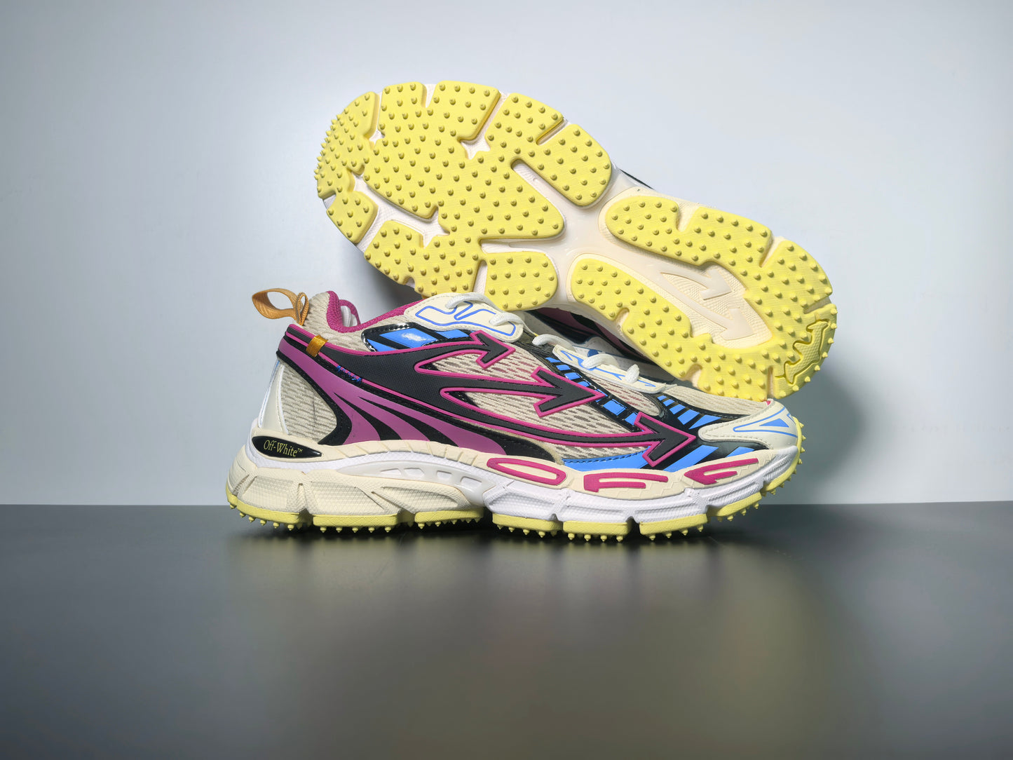 Off-White Runner 010