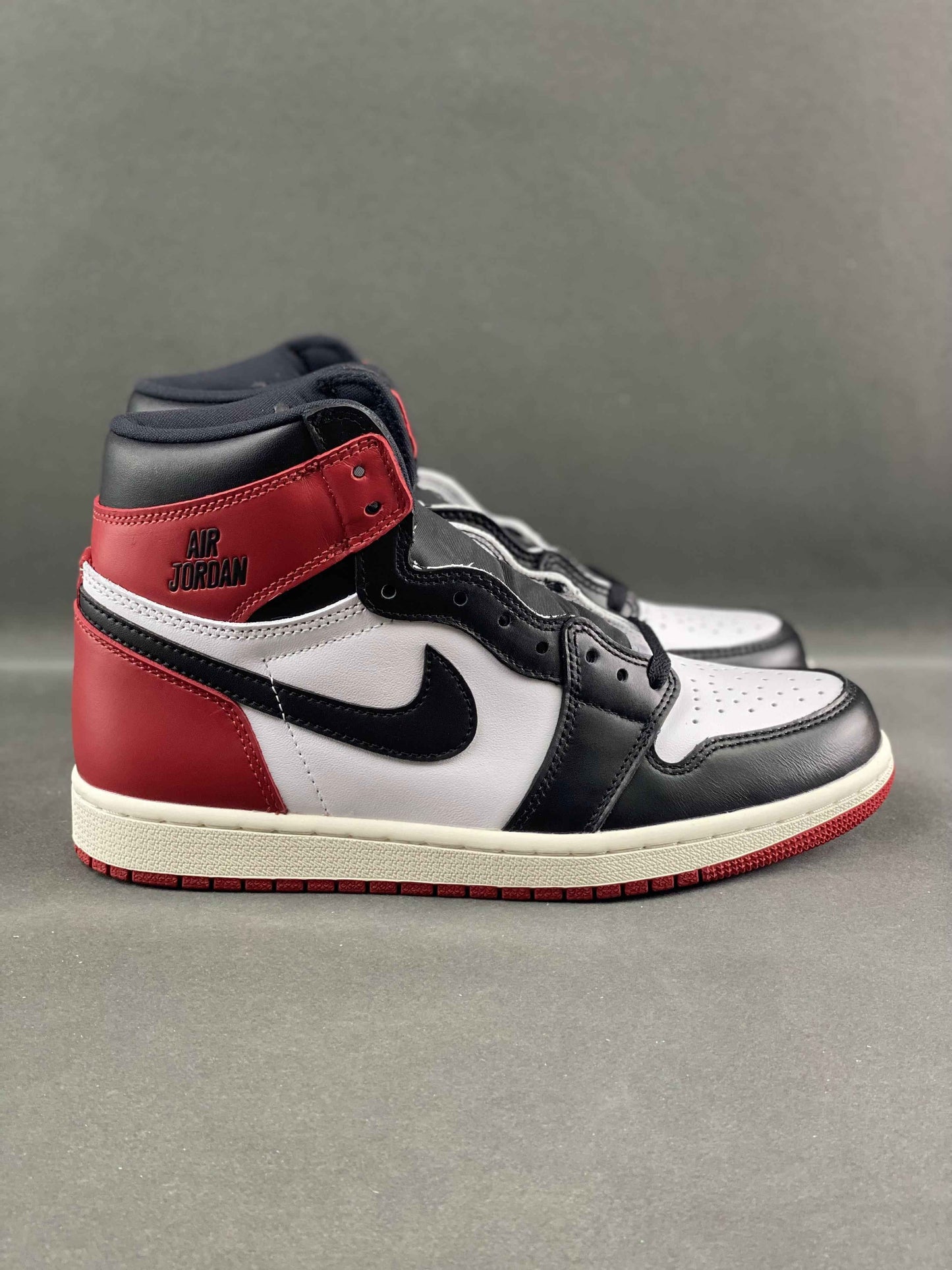 Custom Air Jordan 1 High OG“Black Toe Reimagined” SneakerNational
