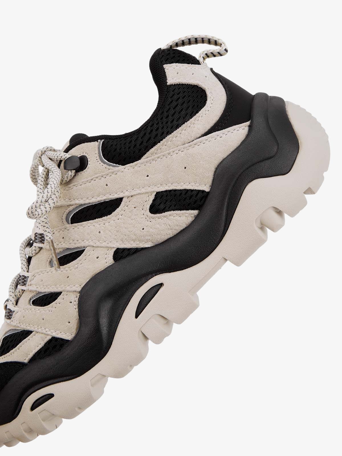 Sneakers High Street Hiking
