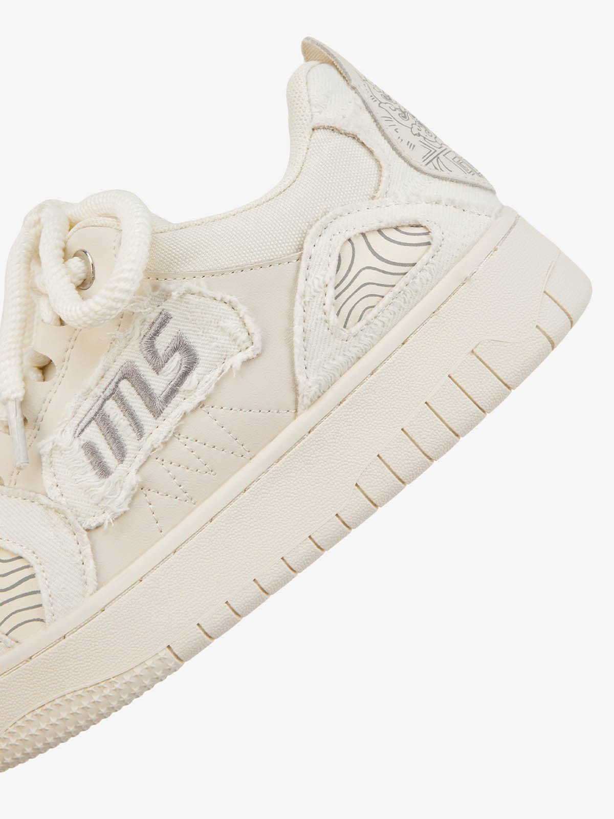 Sneakers Embroidered Letter