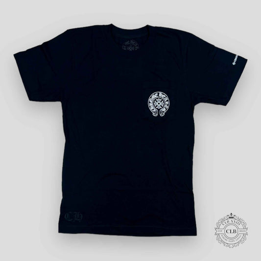 CHROME HEARTS HORSESHOE LOGO POCKET T-SHIRT - BLACK