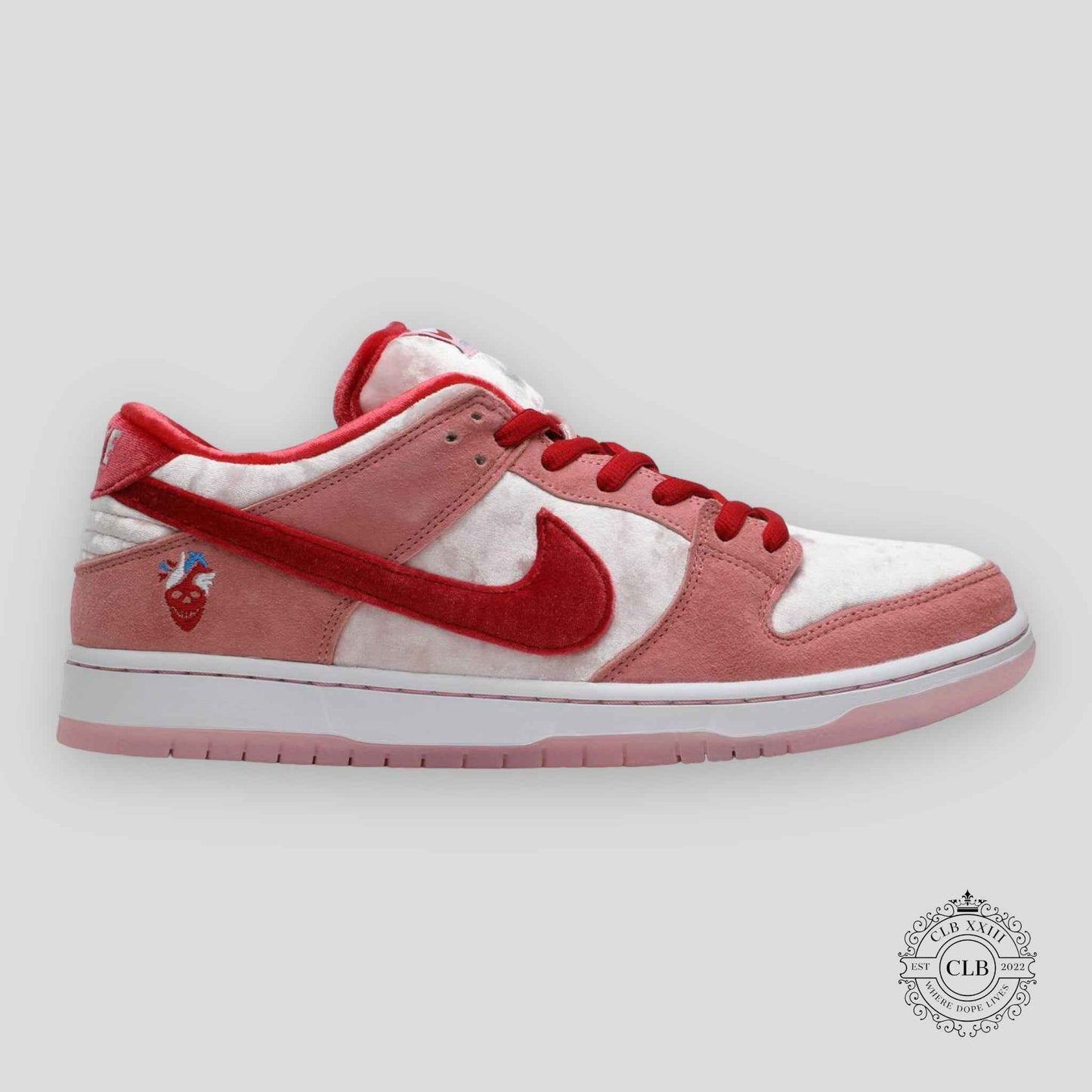 NIKE SB DUNK LOW "STRANGE LOVE"
