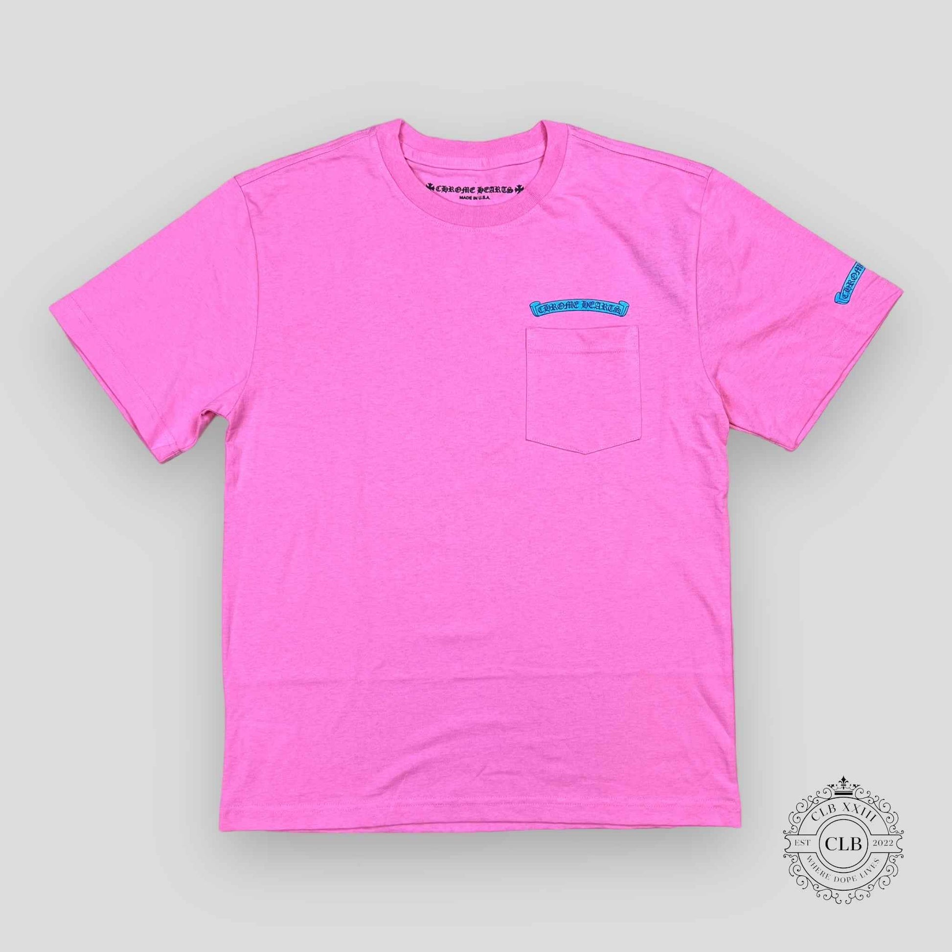 CHROME HEARTS SCROLL LOGO POCKET T-SHIRT - PINK / BLUE