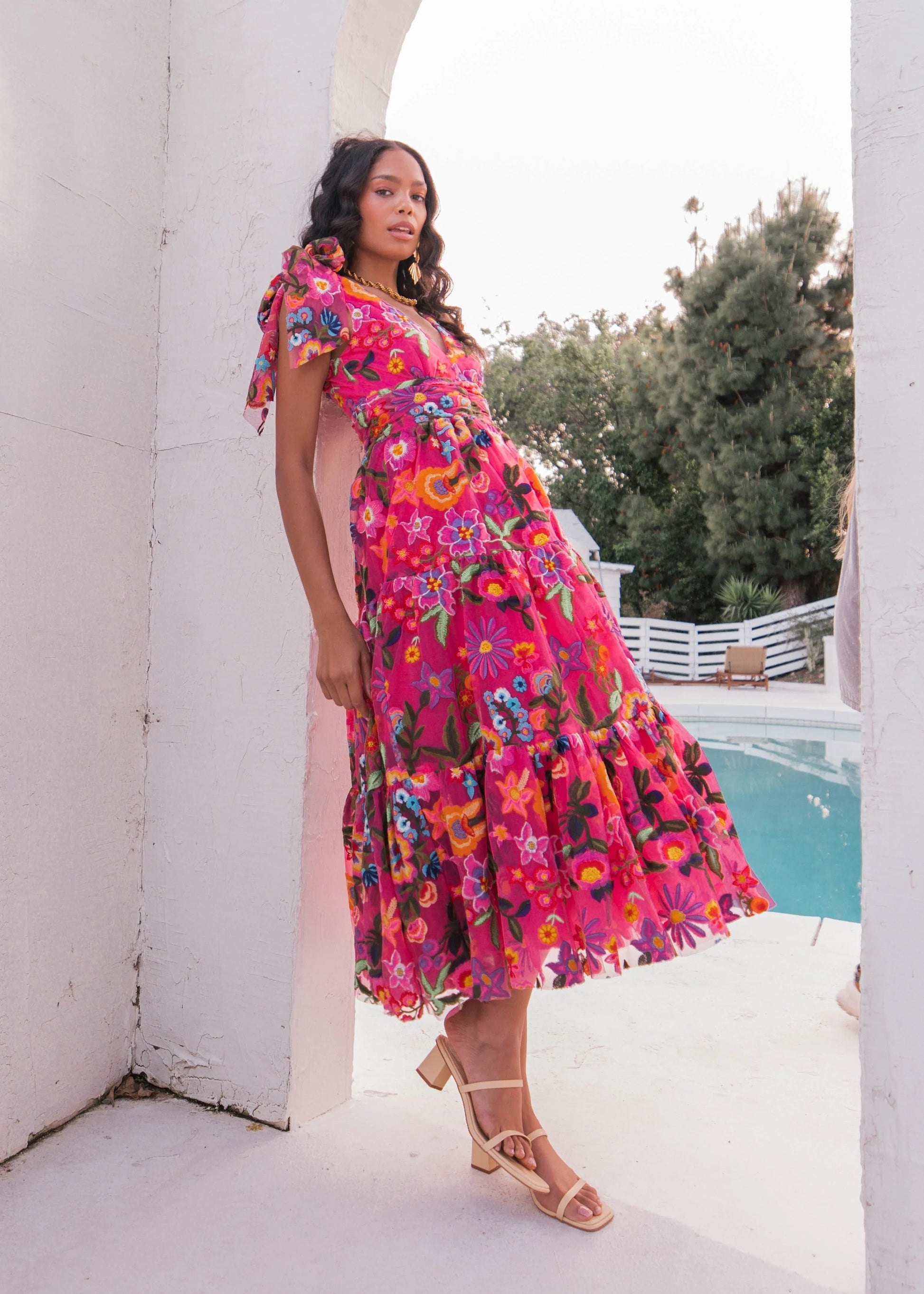 Hibiscus Sleeveless Empire Waist Midi Dress - JUSTLUXURY